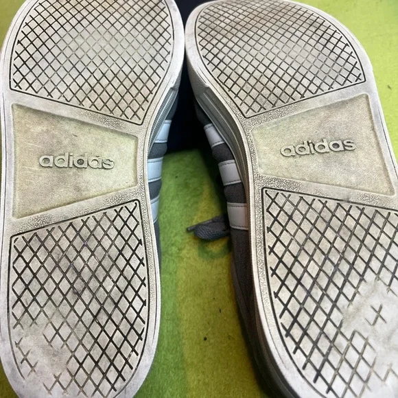 Mens Adidas beige suede trainers three stripe 753003 usa 10.5… $25.00 - Picture 5 of 7